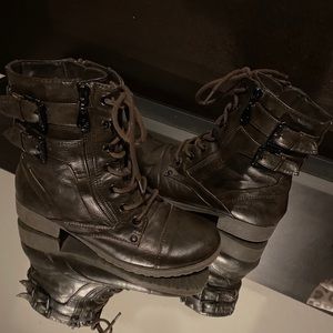 GUESS combat boots